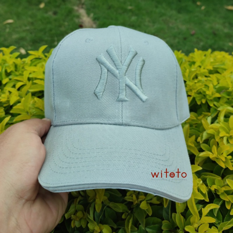 GORRA YANKEES GRIS LOGO GRIS